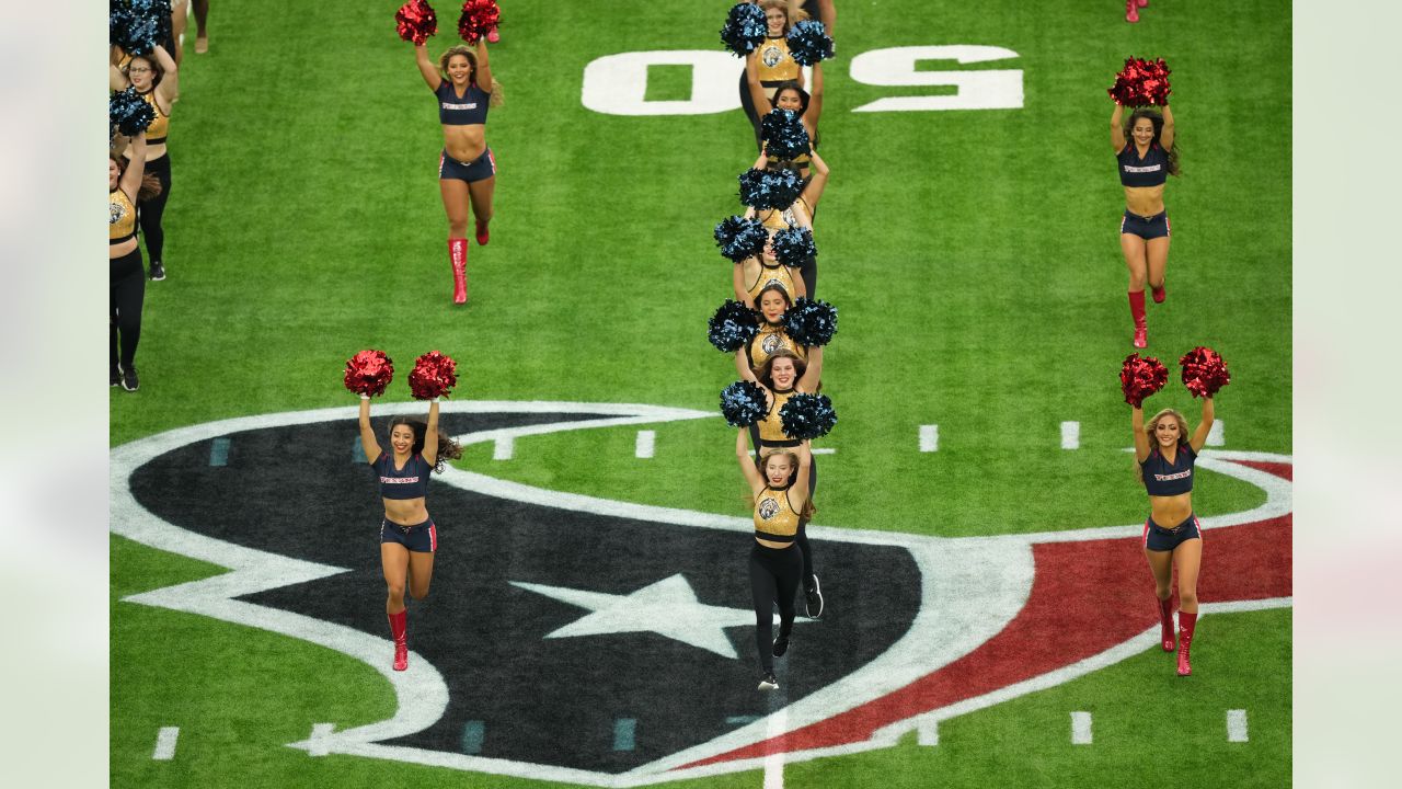 Houston Texans Cheerleaders host Texas-sized All-Star Cheerleader halftime  – Ultimate Cheerleaders