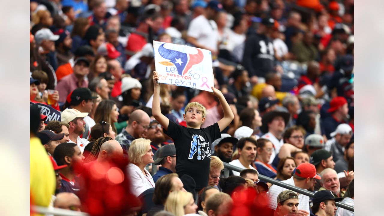 Cleveland Browns vs. Houston Texans. Fans support on NFL Game. Silhouette  of supporters, big screen with two rivals in background Stock Photo - Alamy