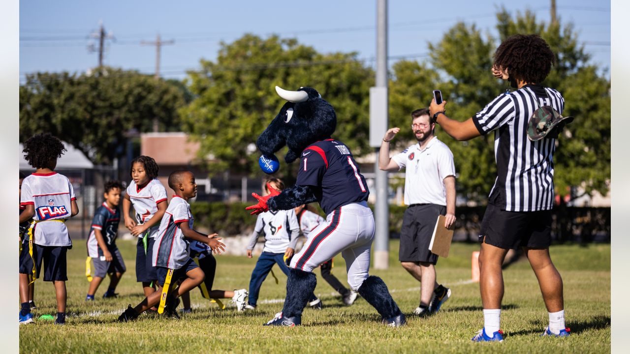 This was a sight to see. Fun experience for Dale to participate in the @ houstontexans Celebrity Flag Football Game. Loved seeing him get…