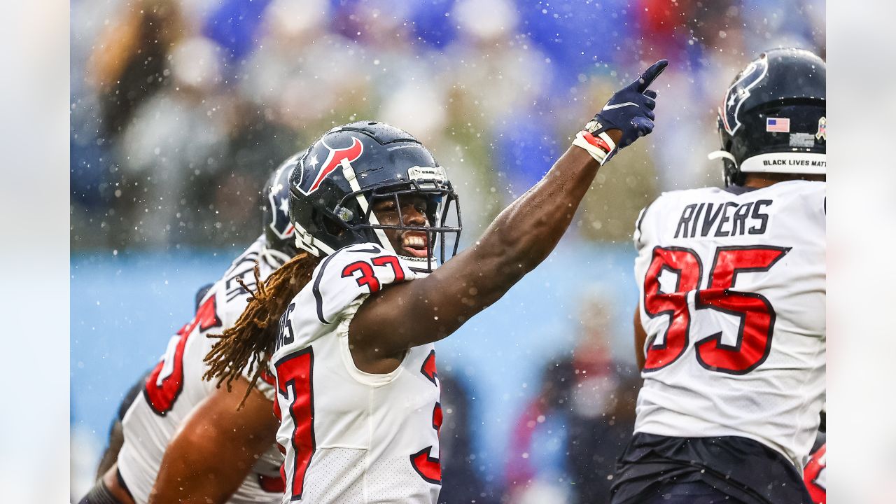 The Houston Texans fell 17-10 to the Tennessee Titans at home, but the  final score did not reflect Houston's struggles, both offensively and  defensively.