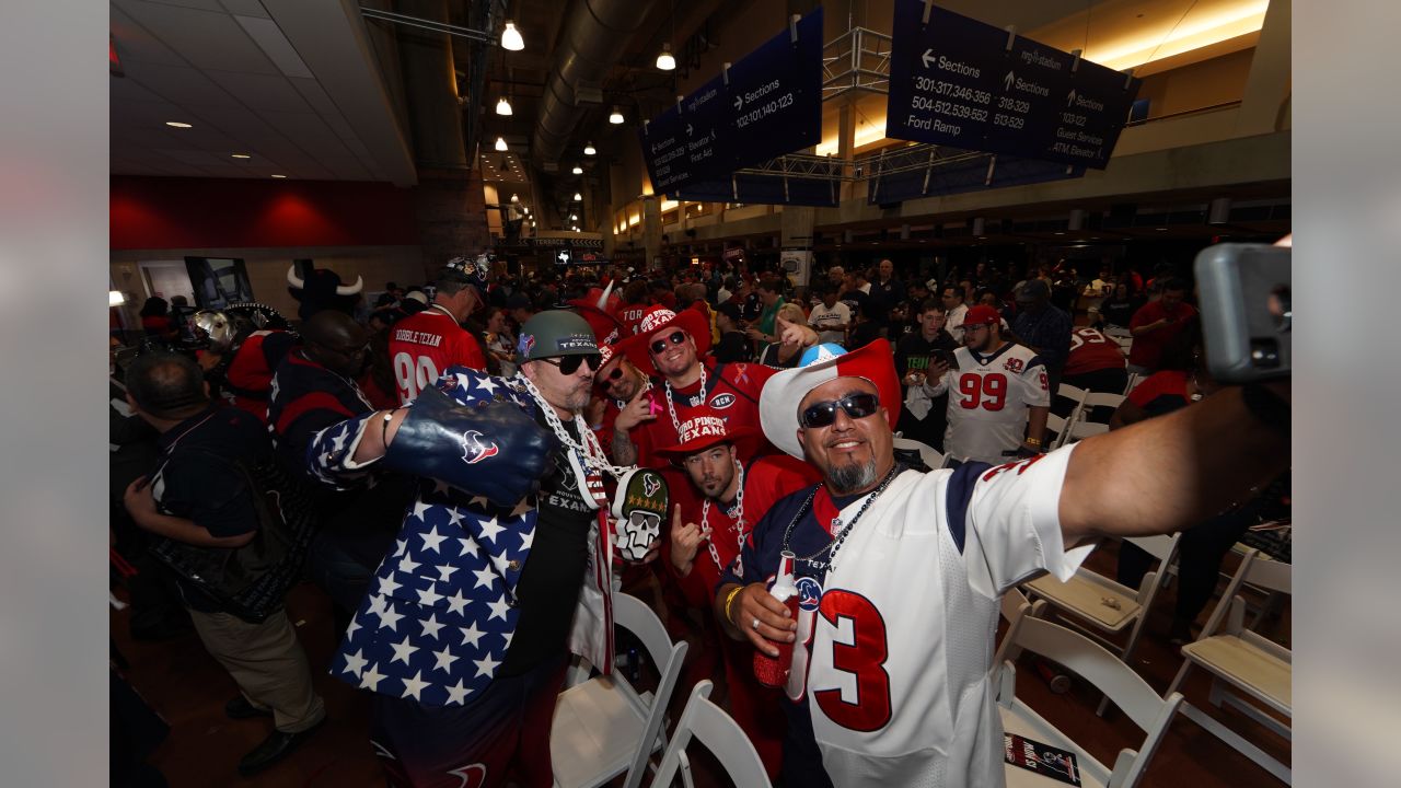 Photos: Houston fans celebrate Texans draft picks at Miller