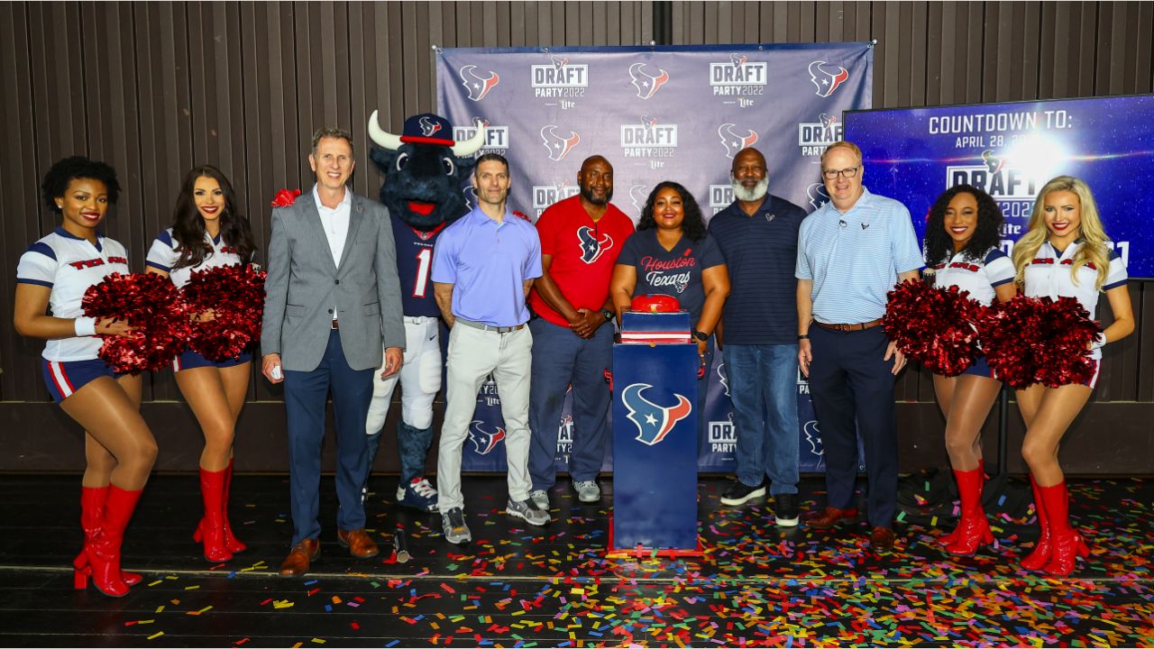 Photos: Houston fans celebrate Texans draft picks at Miller Outdoor Park –  Houston Public Media