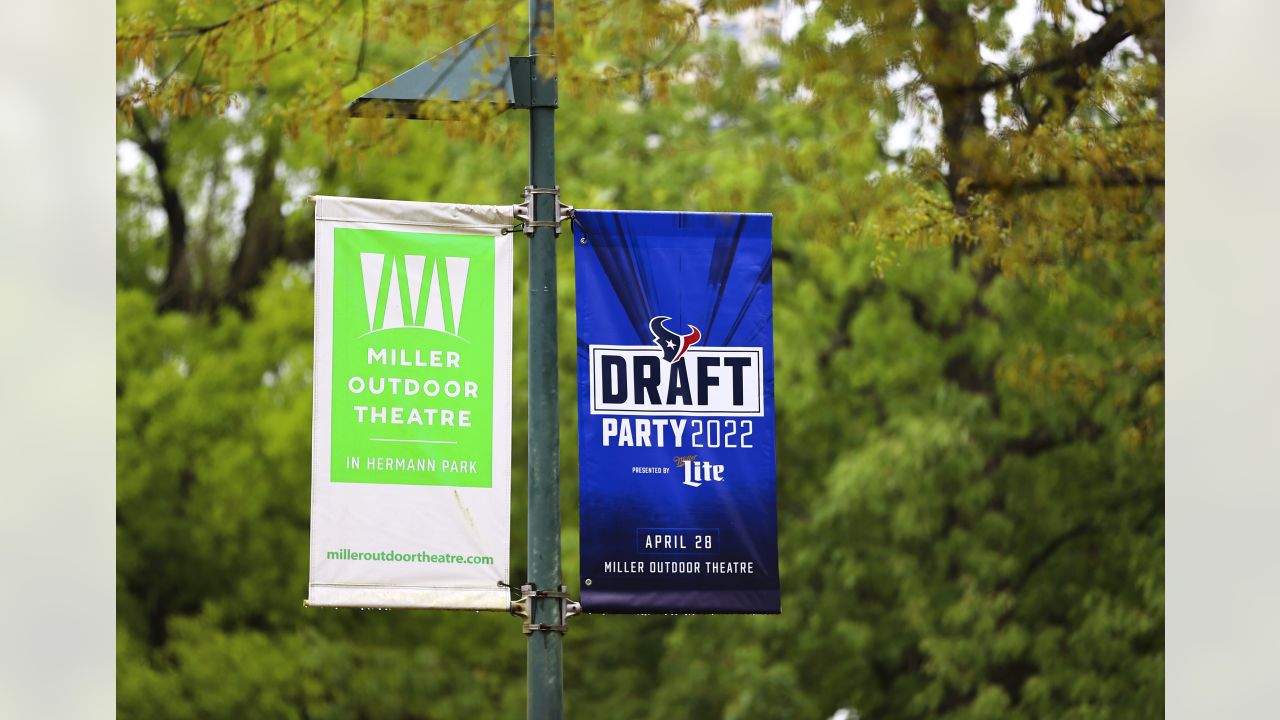 Photos: Houston fans celebrate Texans draft picks at Miller Outdoor Park –  Houston Public Media