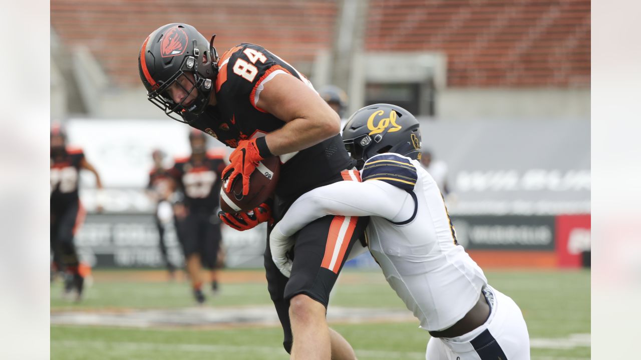 Houston, Texas, USA. 04th Dec, 2022. Houston Texans TEAGAN QUITORIANO (84)  reaches out for a reception in the first quarter during the game between  the Cleveland Browns and the Houston Texans in