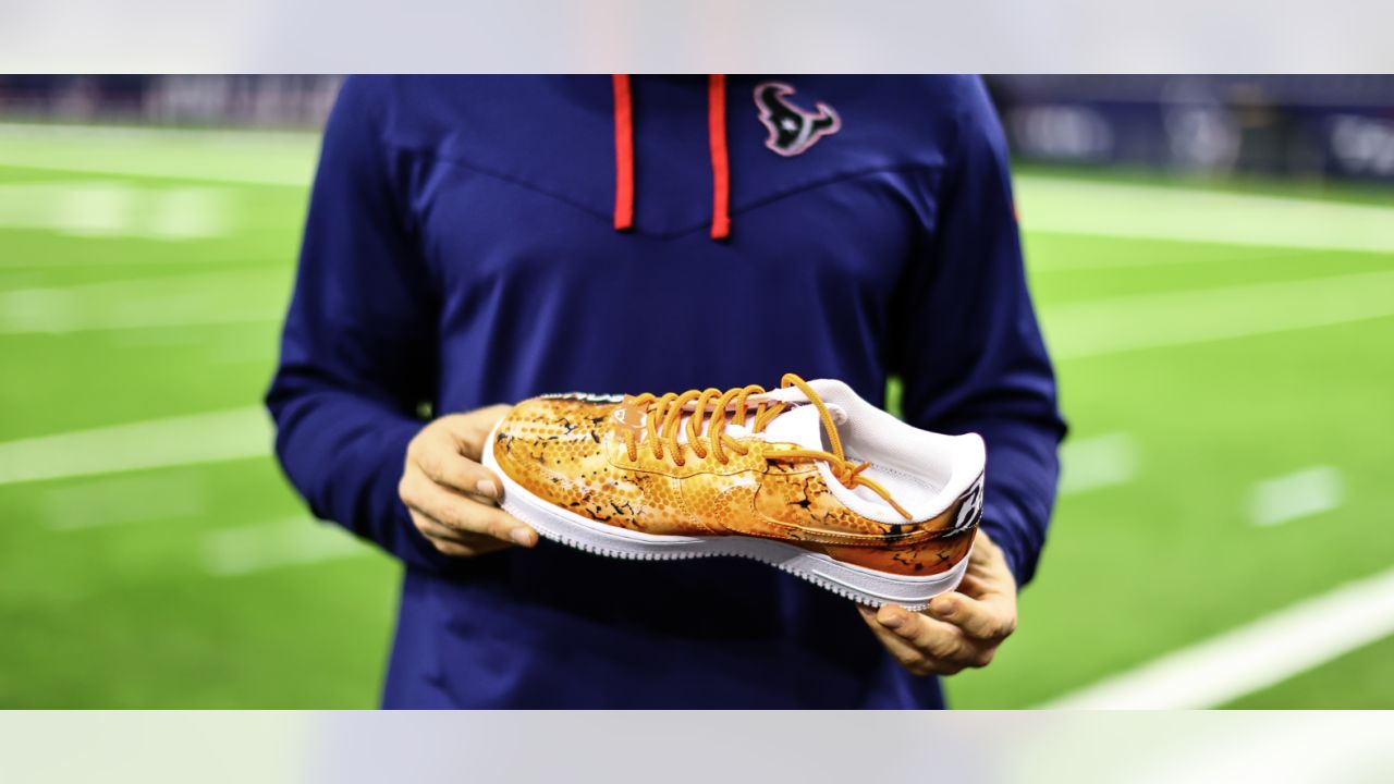 Houston Texans on X: In celebration of #MyCauseMyCleats, the WR room will  wear cleats honoring John Metchie III and his battle against leukemia