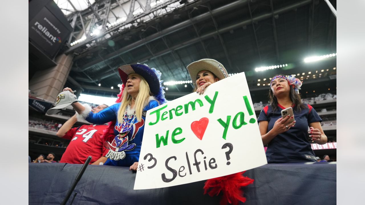 Cleveland Browns vs. Houston Texans. Fans support on NFL Game. Silhouette  of supporters, big screen with two rivals in background Stock Photo - Alamy