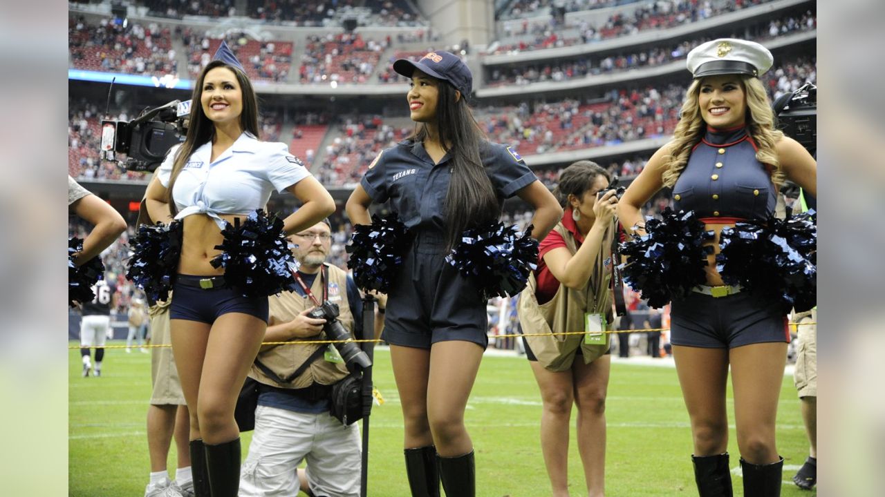 SLIDESHOW: Texans Cheerleaders in the holiday spirit