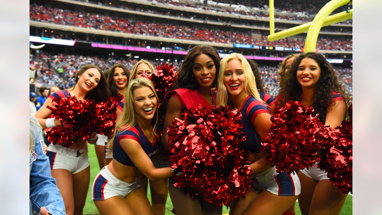 Texans cheerleaders get ready for game day - ABC13 Houston