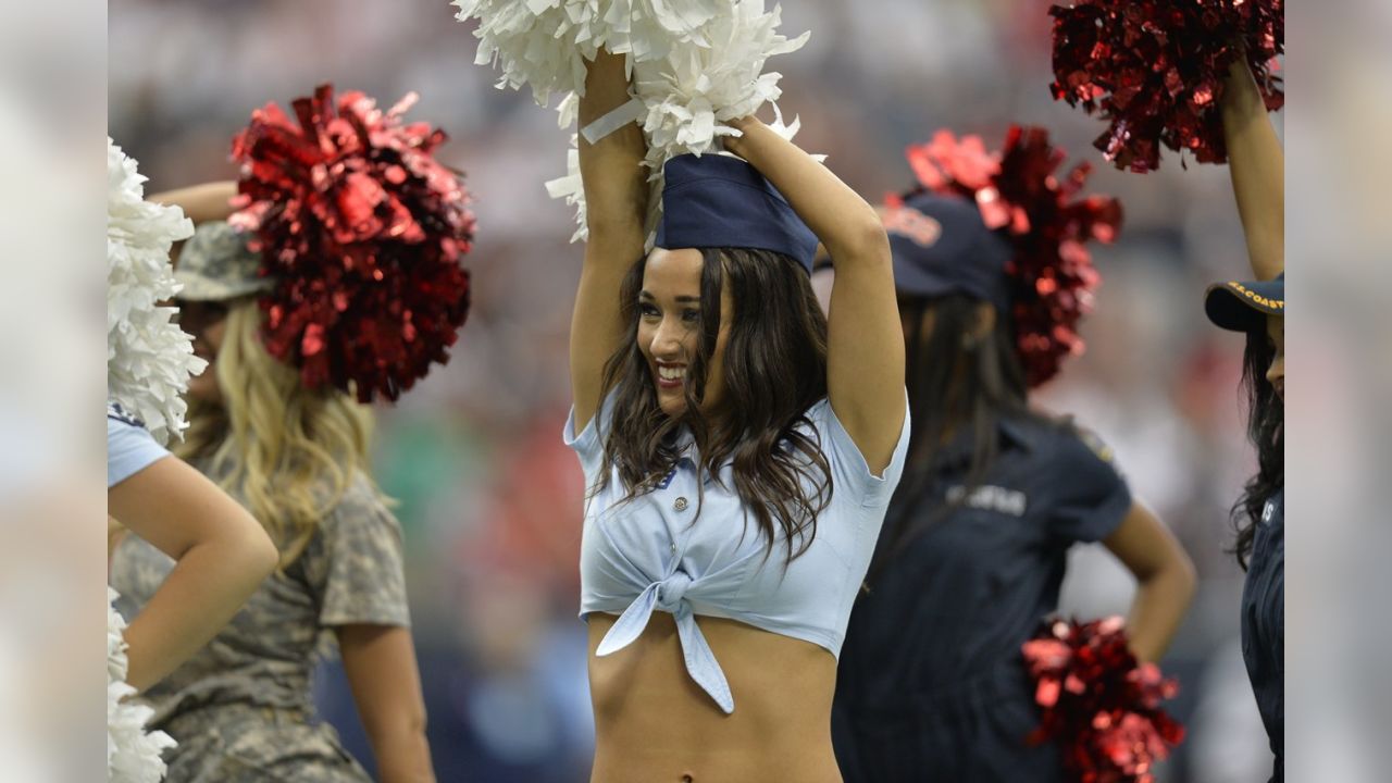 Texans cheerleaders salute the military