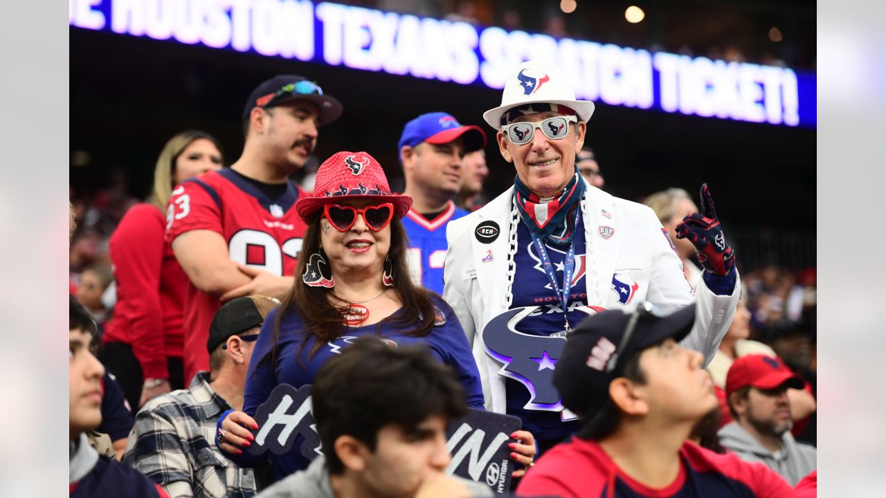 Cleveland Browns vs. Houston Texans. Fans support on NFL Game. Silhouette  of supporters, big screen with two rivals in background Stock Photo - Alamy