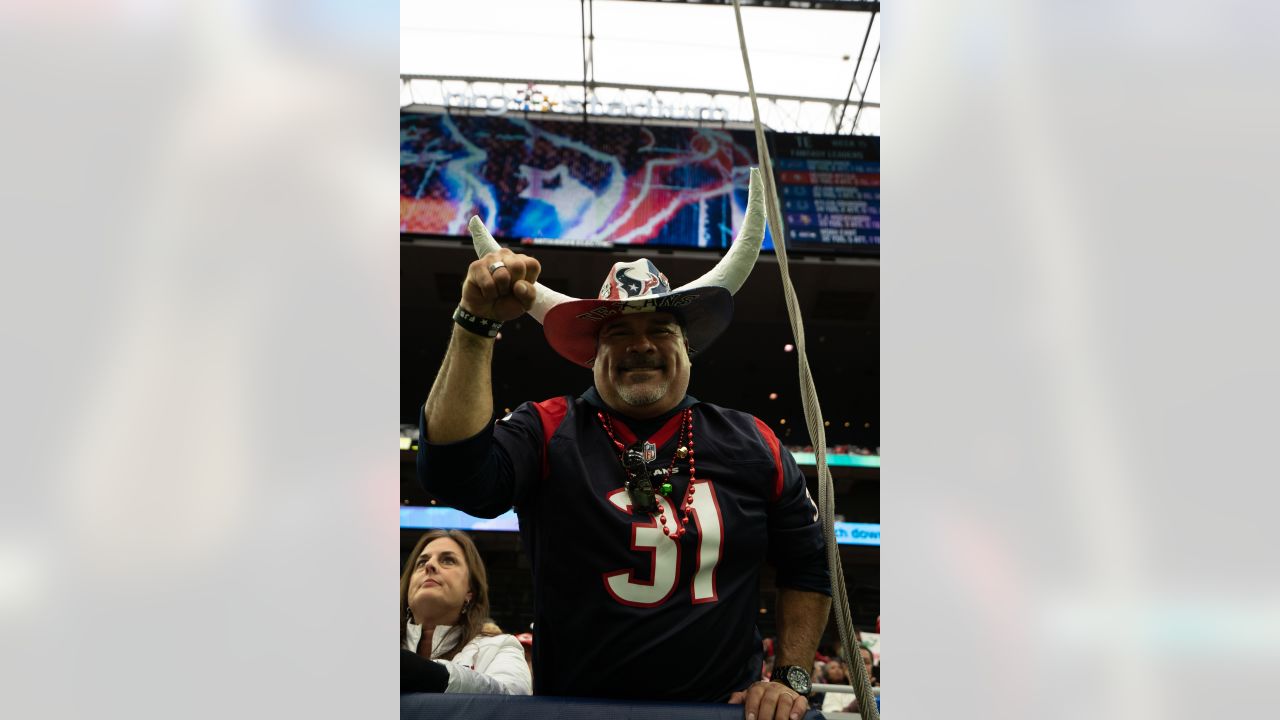 Kansas City Chiefs vs. Houston Texans. Fans support on NFL Game. Silhouette  of supporters, big screen with two rivals in background Stock Photo - Alamy