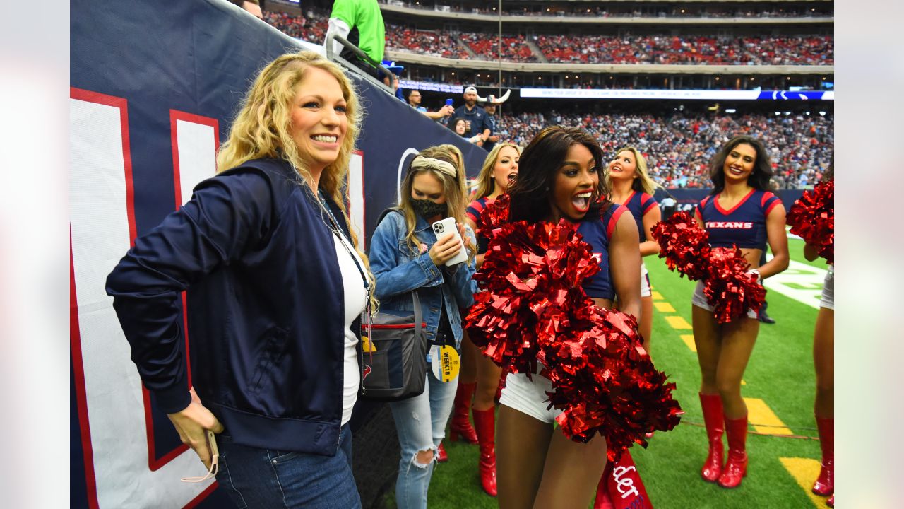 Houston Texans Cheerleader during the NFL Football Game between the  Tennessee Titans and the Houston Texans on Sunday, October 30, 2022, at NRG  Park i Stock Photo - Alamy