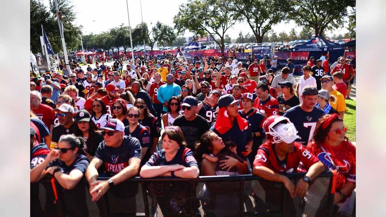 \ud83d\udcf8 Fans at Texans vs. Steelers | Week 4