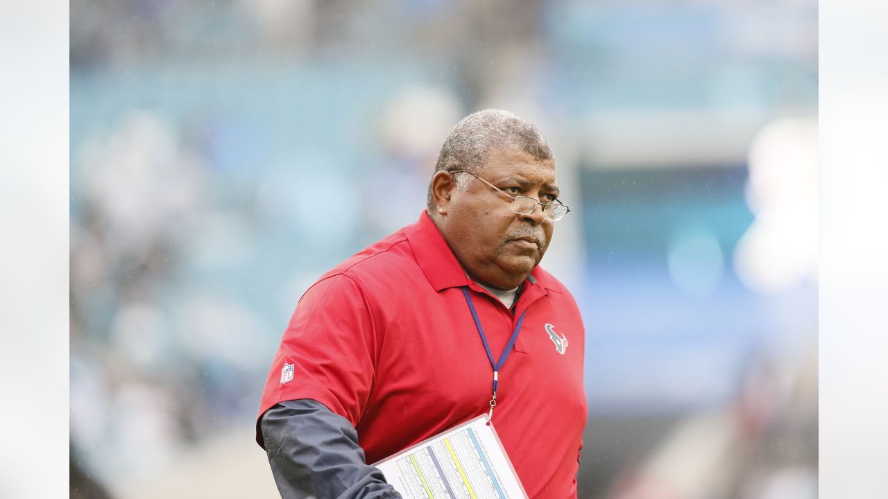 Texans Assistant Romeo Crennel Announces Retirement After 50 Years