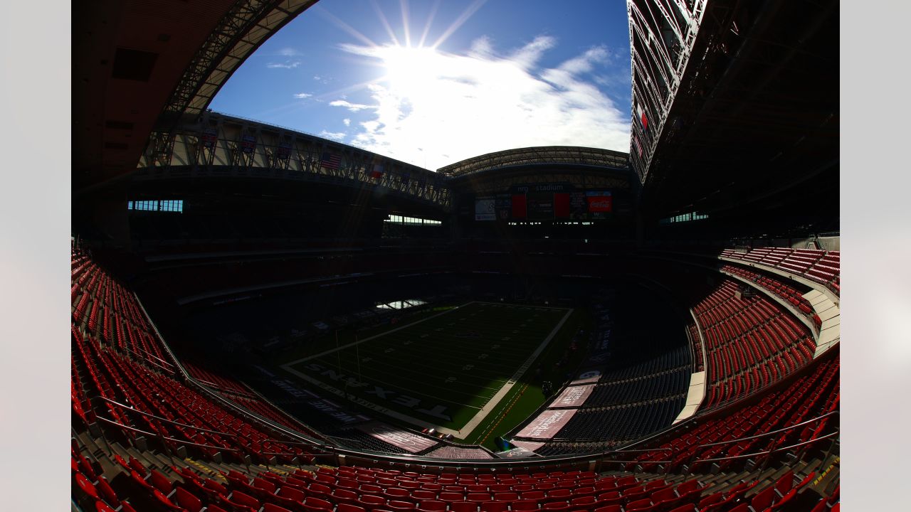 Houston Texans: NRG Stadium roof failed to fully open for game