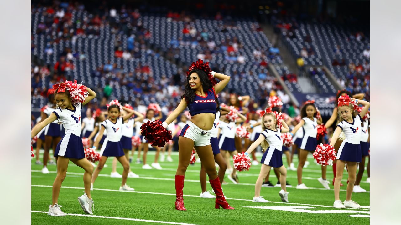 November 3, 2022: The Houston Texans cheerleaders dance during a halftime  performance by rapper Big