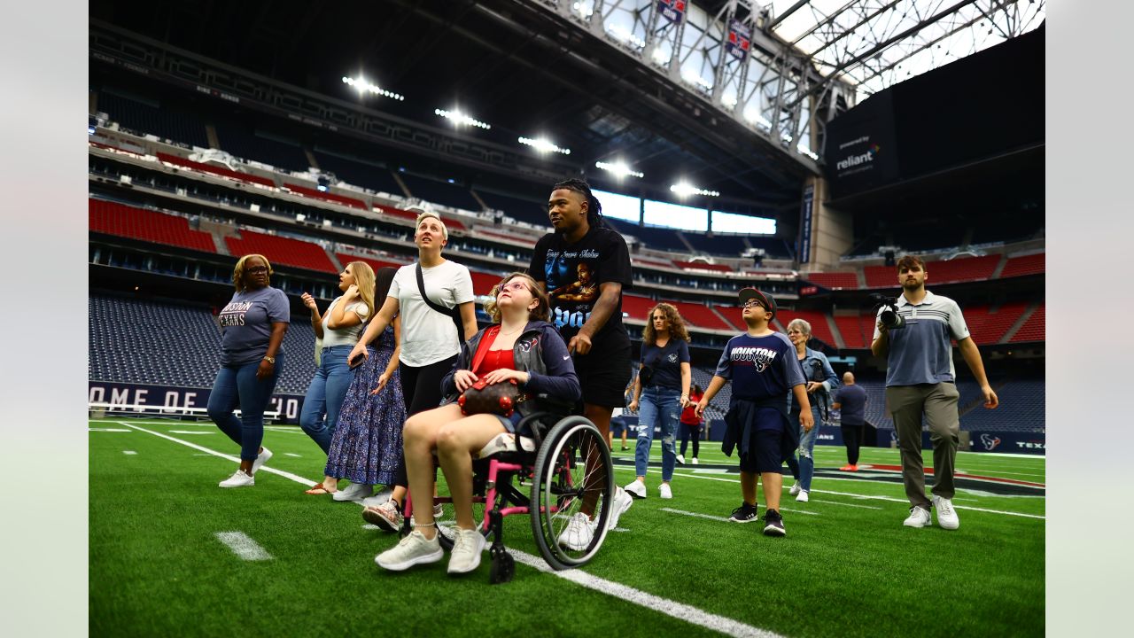 Houston Texans star John Metchie III hosts 'hospital family' to