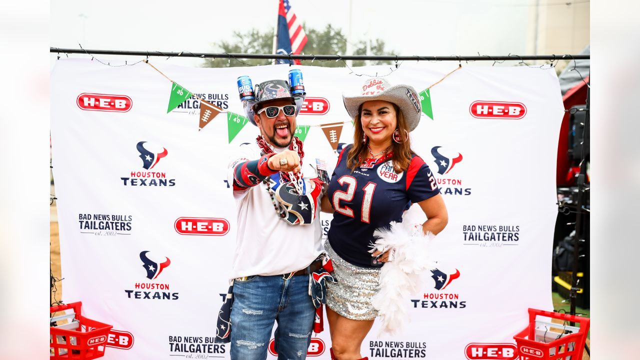 Houston Texans - The H-E-B Tailgater of the Game is 'Bulls on Party  Tailgaters' in the Maroon Lot! Let's go Texans! Tailgate Photos: