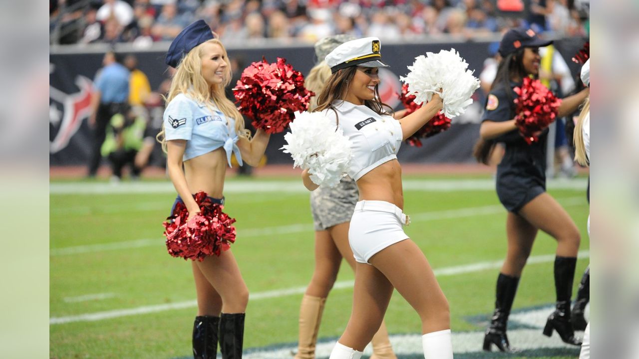 The Houston Texans Cheerleaders Perform and dazzle the War…