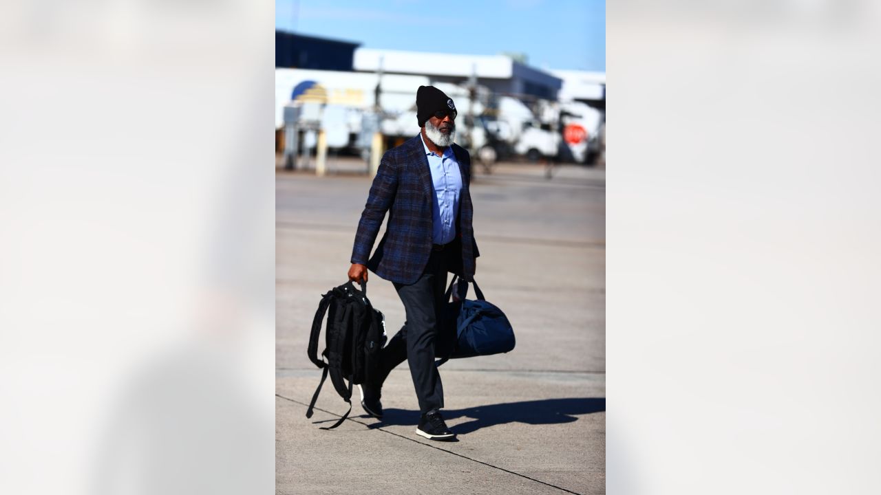 Texans' Laremy Tunsil surveys rainy conditions pre-game vs. Ravens