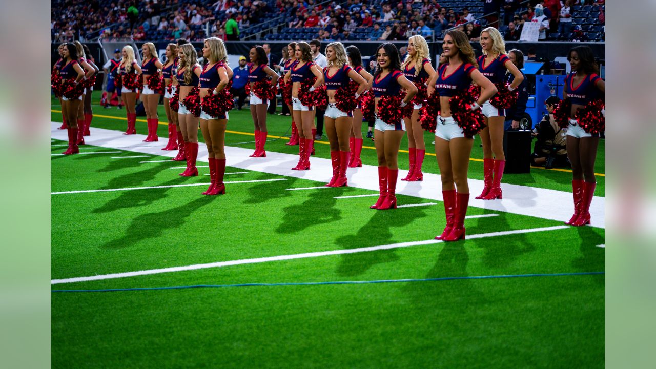 TEN Science Cheerleaders on the Playoff Sidelines-Houston Texans - Science  Cheerleaders