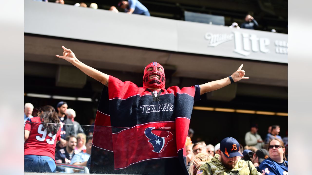 Chicago Bears vs. Houston Texans. Fans support on NFL Game. Silhouette of  supporters, big screen with two rivals in background Stock Photo - Alamy