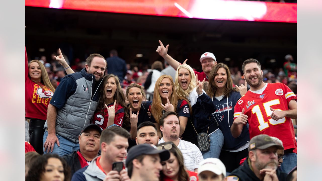 Kansas City Chiefs vs. Houston Texans. Fans support on NFL Game. Silhouette  of supporters, big screen with two rivals in background Stock Photo - Alamy