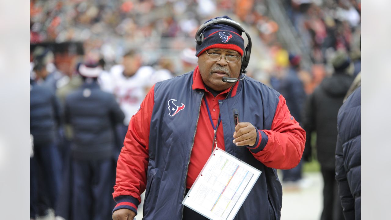 Former Chiefs coach Romeo Crennel retires after 39 NFL seasons - Arrowhead  Pride