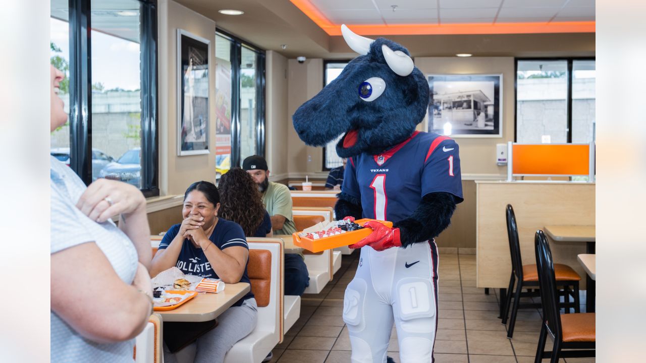 Whataburger and Houston Texans team up to fight area hunger