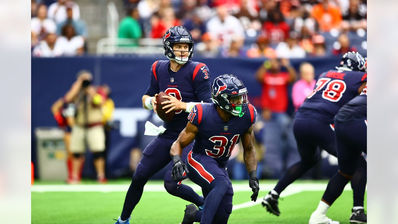 Browns vs. Texans game in weather delay due to high winds and hail