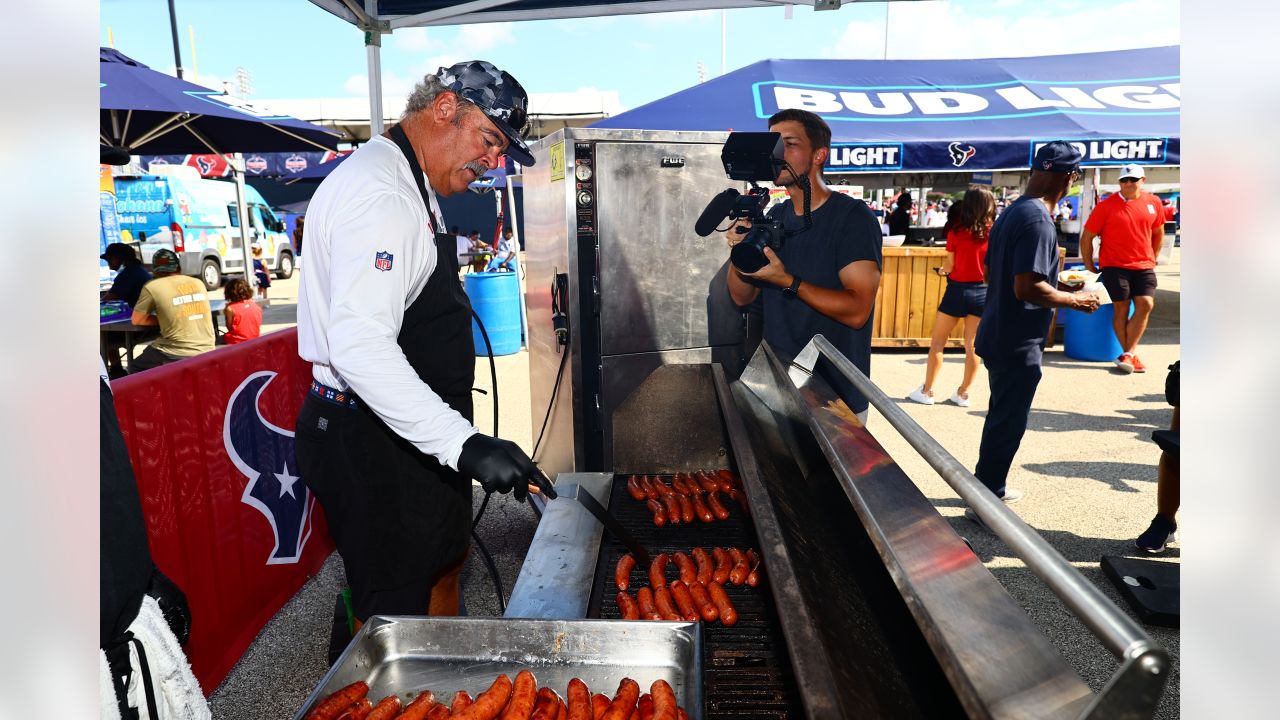 Cal McNair treats Texans fans with second annual 'Cal's Cookout'