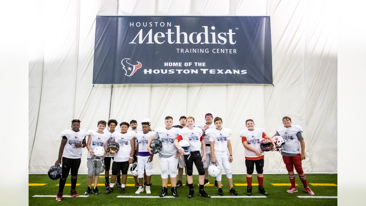 The Houston Texans huddle up during the NFL football team's training camp  at Houston Methodist Training Center, on Wednesday, July 26, 2023, in  Houston. (AP Photo/Maria Lysaker Stock Photo - Alamy