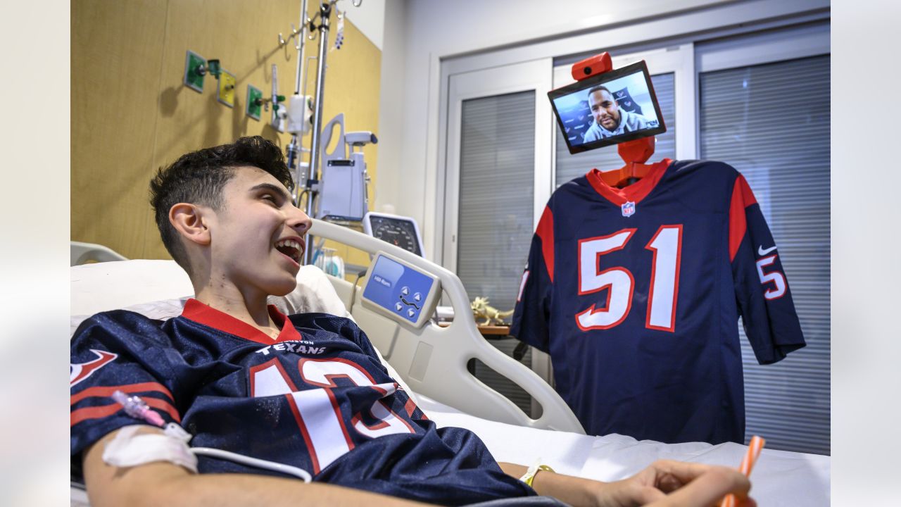 Texans DB Tremon Smith shares his experience visiting Houston Methodist  cancer patients with his teammate LB Garret Wallow