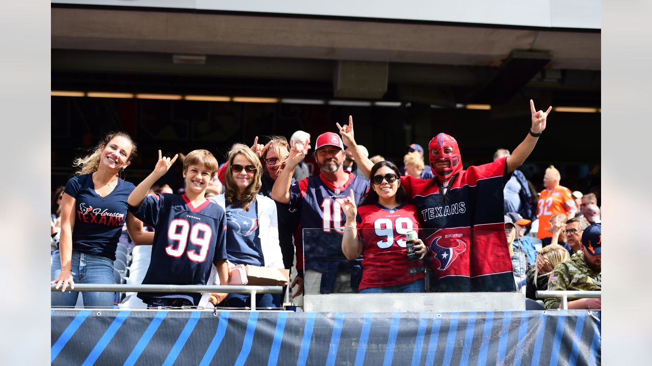 Chicago Bears vs. Houston Texans. Fans support on NFL Game. Silhouette of  supporters, big screen with two rivals in background Stock Photo - Alamy