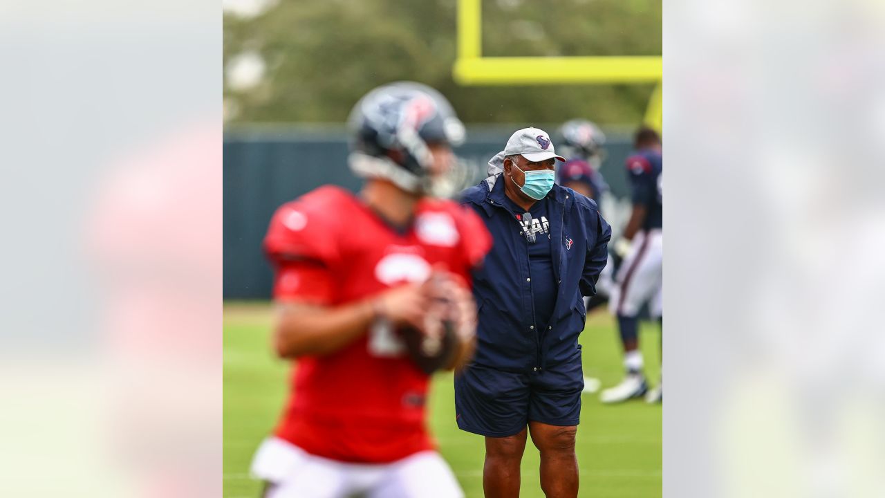 Longtime Texans, NFL coach Romeo Crennel announces his retirement