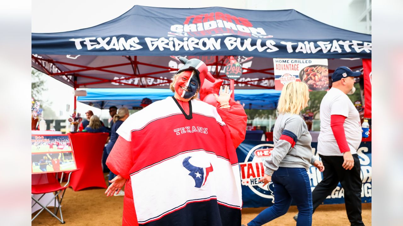 Houston Texans - The H-E-B Tailgater of the Game is 'Bulls on Party  Tailgaters' in the Maroon Lot! Let's go Texans! Tailgate Photos: