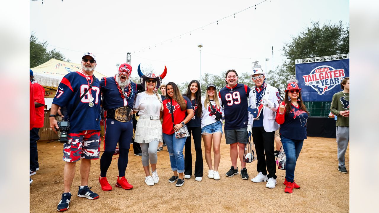 Houston Texans - The H-E-B Tailgater of the Game is 'Bulls on Party  Tailgaters' in the Maroon Lot! Let's go Texans! Tailgate Photos: