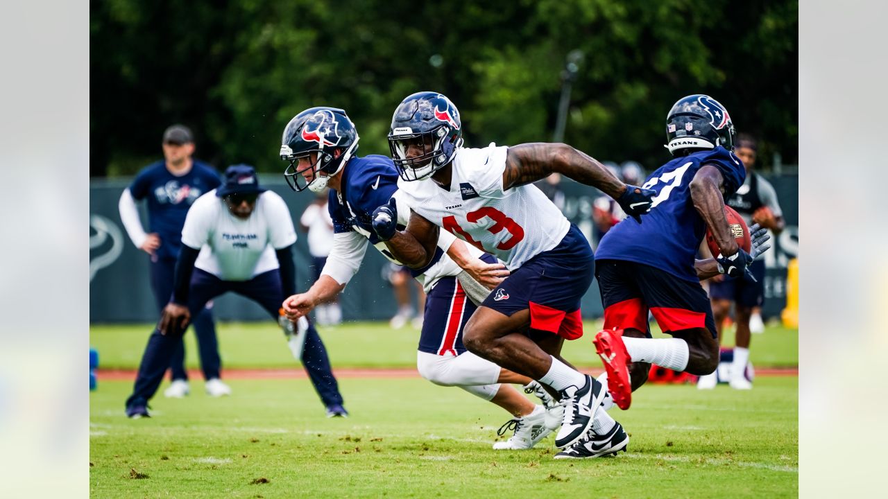 Houston Texans punter Cameron Johnston (11) during practice before the Green  Bay Packers' preseason NFL football game against the Houston Texans  Saturday, Aug.14,2021 in Green Bay, Wis. (AP Photo/Jeffrey Phelps Stock  Photo 