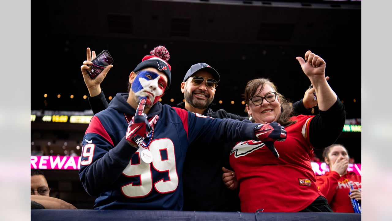 Kansas City Chiefs vs. Houston Texans. Fans support on NFL Game. Silhouette  of supporters, big screen with two rivals in background Stock Photo - Alamy