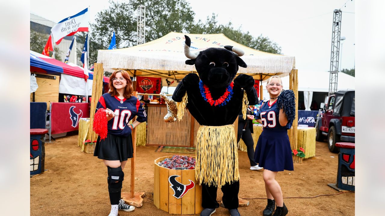 Houston Texans - Congrats to today's H-E-B Tailgaters of the Game, the  Krunk Krew from the Blue Lot!