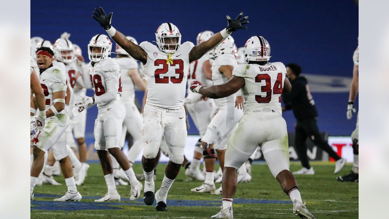 Houston Texans defensive tackle Thomas Booker IV (56) warms up before  taking on the New York