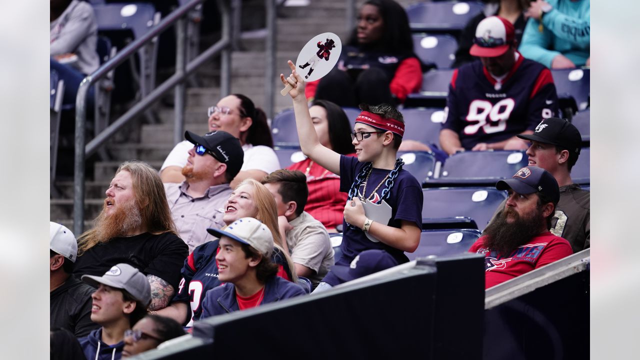 Creech: Fans for various NFL teams show up for Texans-Jaguars