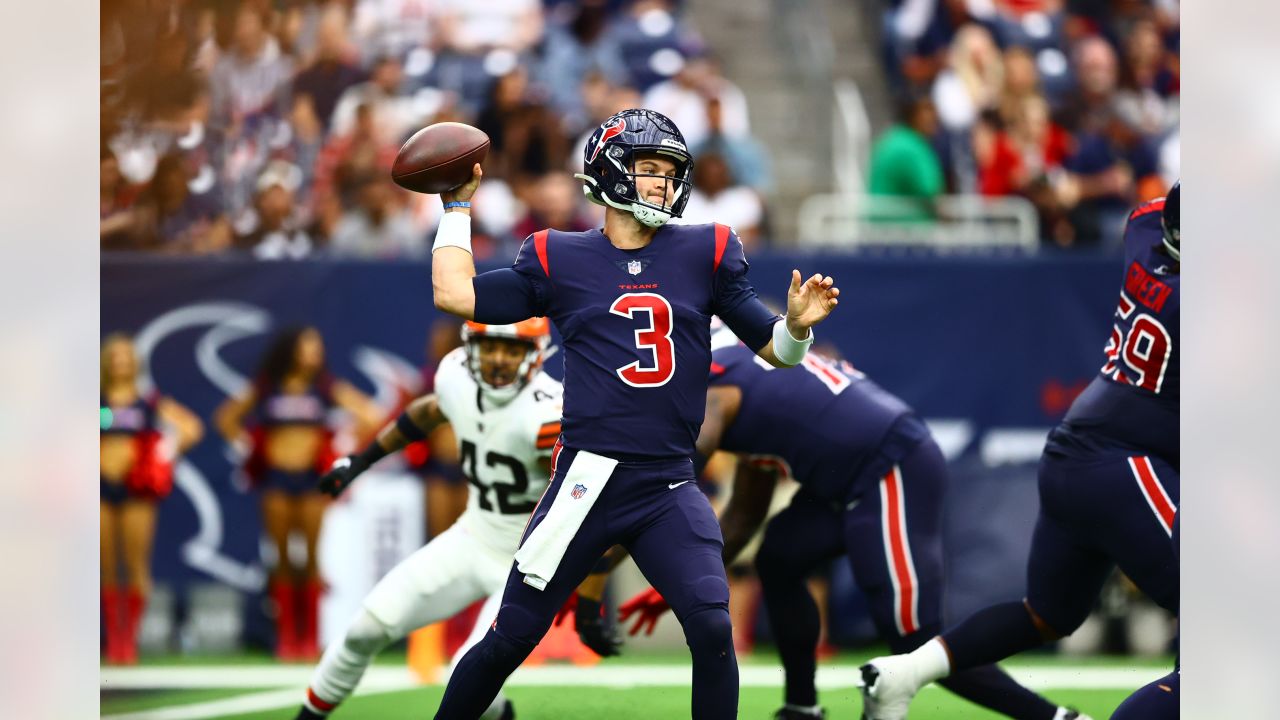 Houston, Texas, USA. 04th Dec, 2022. Cleveland Browns DESHAUN WATSON (4)  leave the field after the game between the Cleveland Browns and the Houston  Texans in Houston, Texas at NRG Stadium on