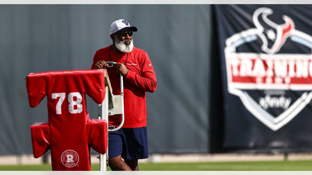 Big Sandy celebrates Lovie Smith being named Houston Texans new head coach