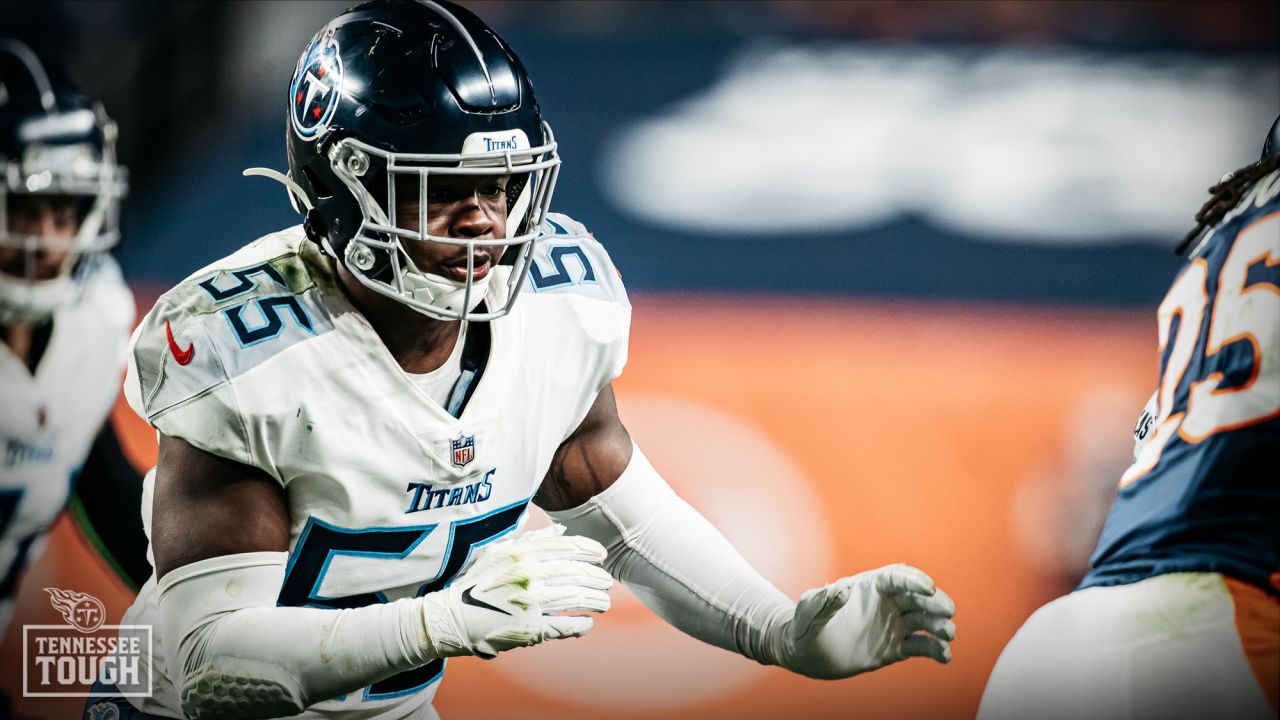 Tennessee Titans inside linebacker Jayon Brown (55) runs in defense against  the Buffalo Bills during the