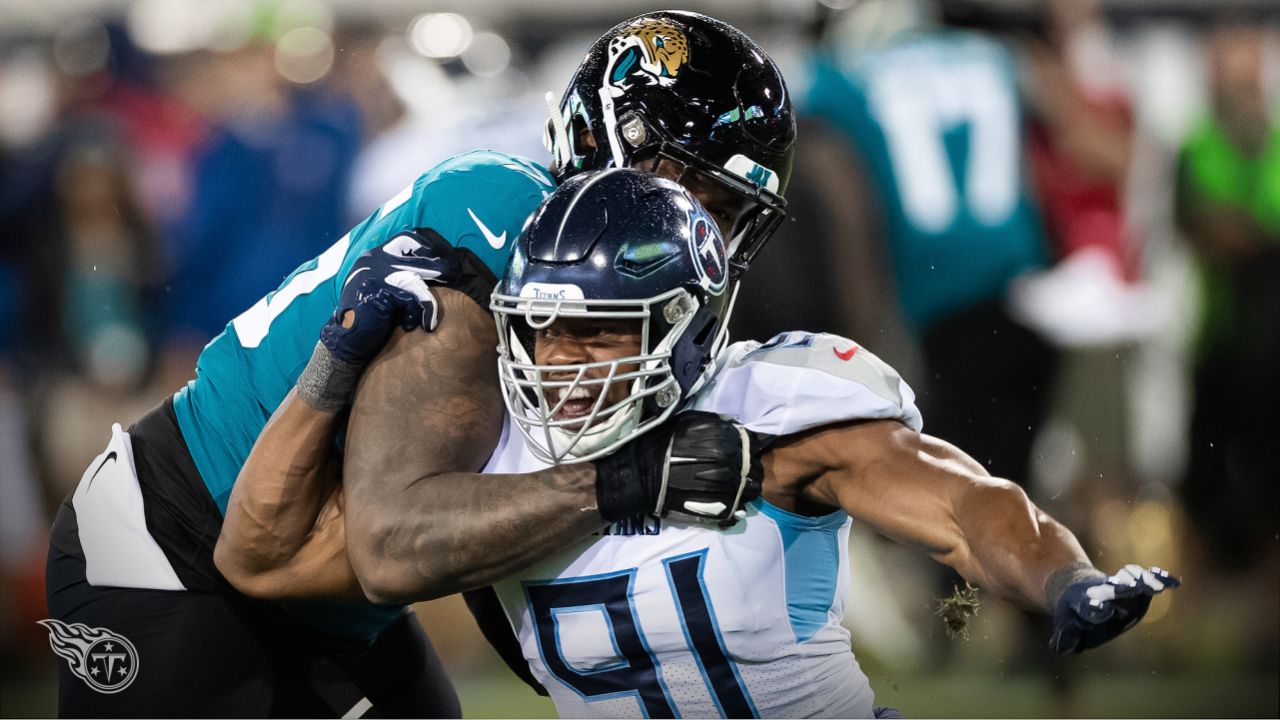 Tennessee Titans vs. Jacksonville Jaguars. Fans support on NFL Game.  Silhouette of supporters, big screen with two rivals in background Stock  Photo - Alamy