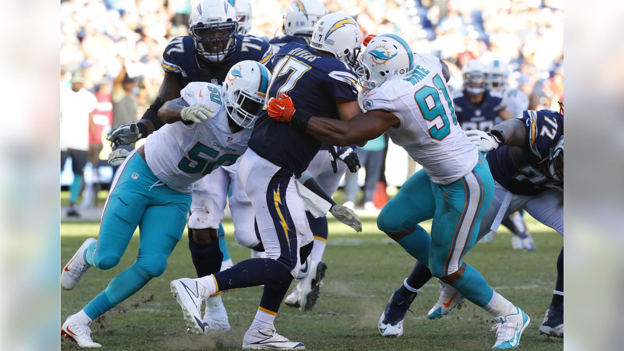 Miami Dolphins offensive lineman Brandon Shell (71) runs off the field  against the New York Jets during an NFL football game Sunday, Oct. 9, 2022,  in East Rutherford, N.J. (AP Photo/Adam Hunger