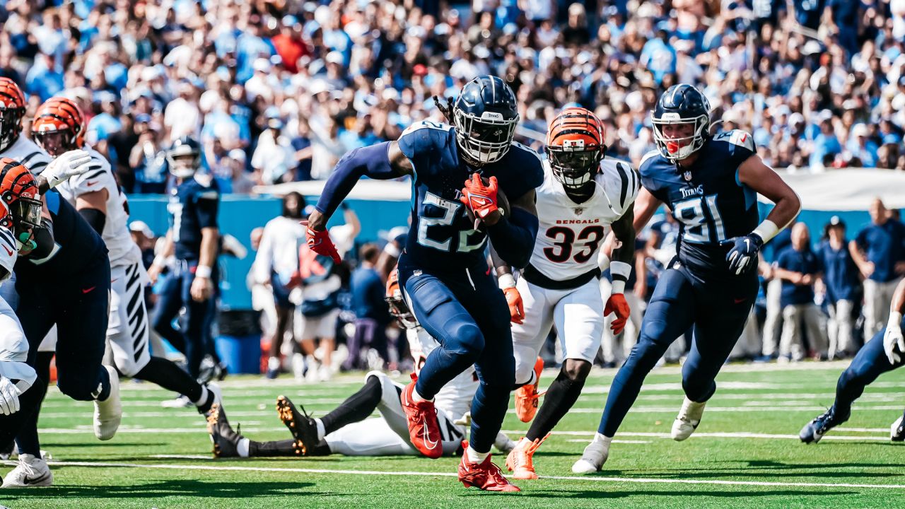 Titans flip script, dominate Bengals 27-3