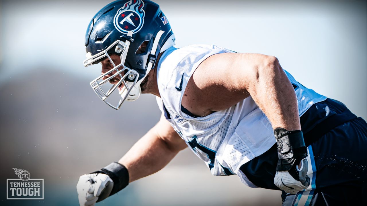 Tennessee Titans offensive tackle David Quessenberry (72) plays