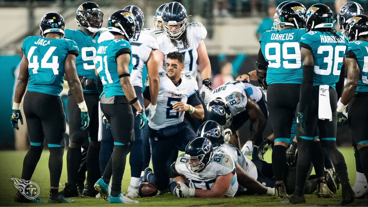 Tennessee Titans vs. Jacksonville Jaguars. Fans support on NFL Game.  Silhouette of supporters, big screen with two rivals in background Stock  Photo - Alamy